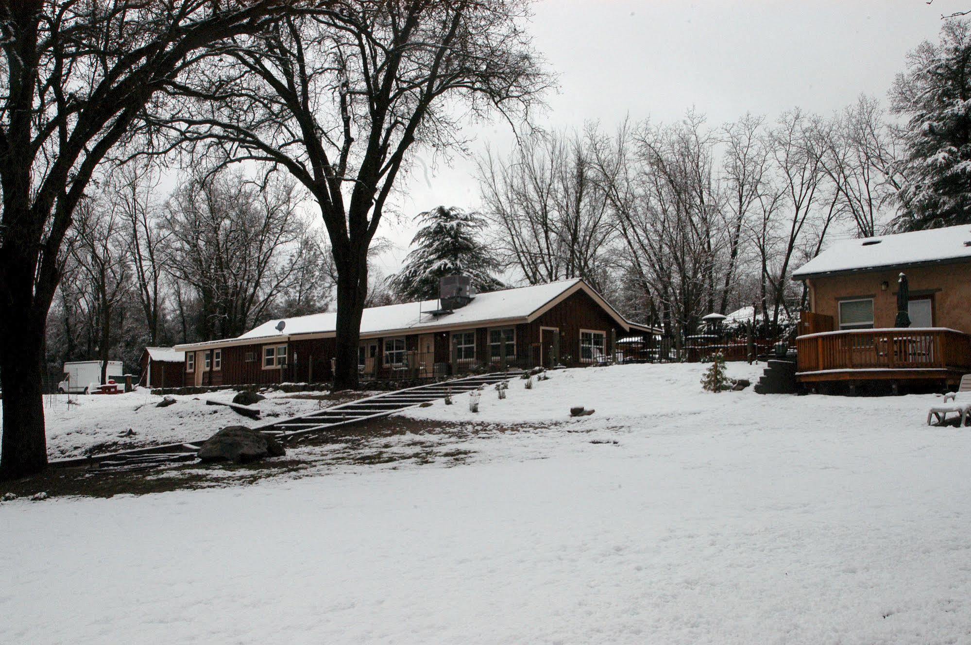 Queen'S Inn By The River Oakhurst Exterior photo